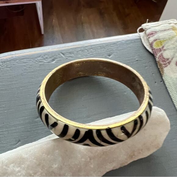 Zebra Stripe Bangle Bracelet - Picture 4 of 4